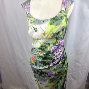 London Style Nights 10 sleeveless scoop neck dress